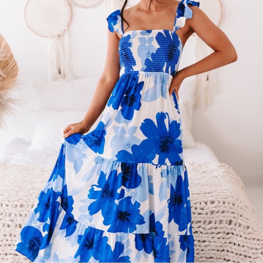 🆕 /CHARLOTTE/ Blue Floral Flowy Maxi Dress